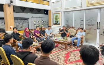 Diskusi Bersama Mahasiswa, Bupati Satono Kembali Dorong Dapil DPR RI Khusus Singbebas