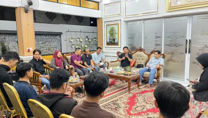 Diskusi Bersama Mahasiswa, Bupati Satono Kembali Dorong Dapil DPR RI Khusus Singbebas
