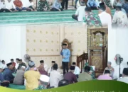 Safari Ramadhan di Sejangkung, Pemkab Sambas Serahkan Hibah Rp50 Juta